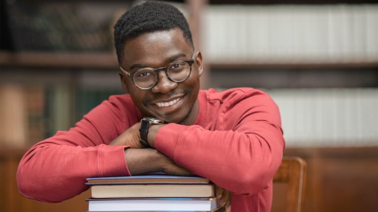 If you’re reading this, you’re likely hunting for high-paying scholarships in the USA that cover more than just tuition — you want flights, living expenses, maybe even a stipend.